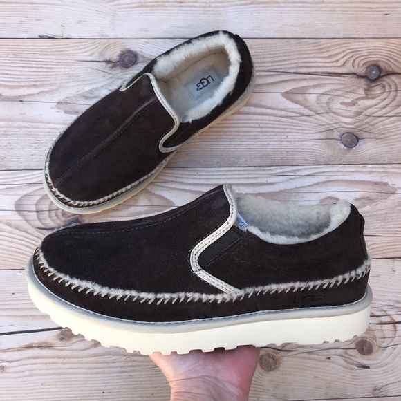Ugg neumel top stitch slip on